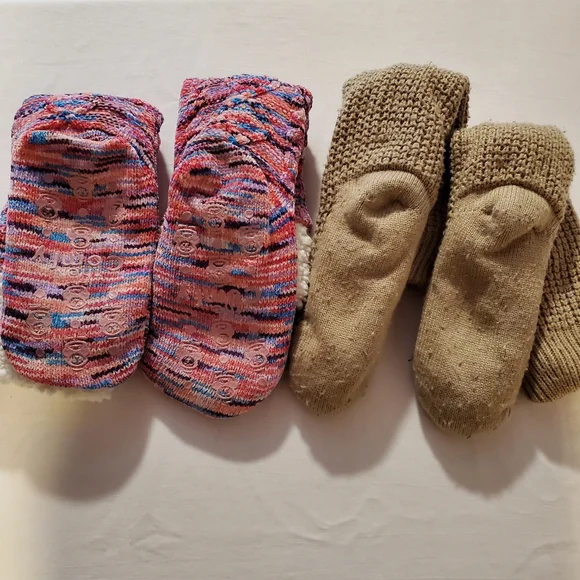 Fluffy Reading Socks - Picture 2 of 3